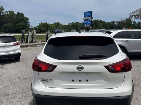 Used 2019 Nissan Rogue Sport S FWD image 3