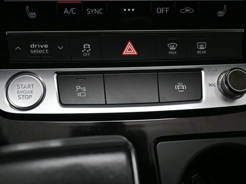 Used 2019 Audi Q8 Premium w/ Convenience Package AWD/4WD image 30