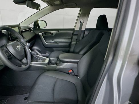 Used 2019 Toyota RAV4 LE FWD image 13