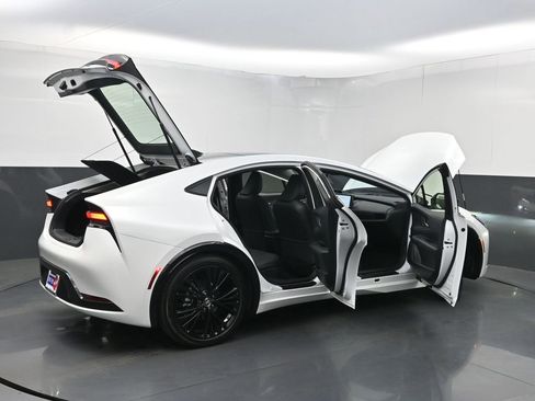 Used 2026 Toyota Prius FWD image 40