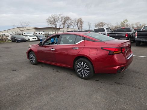 Used 2023 Nissan Altima 2.5 SV image 3