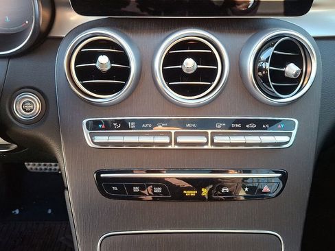 Used 2021 Mercedes-Benz GLC 300 4MATIC image 17