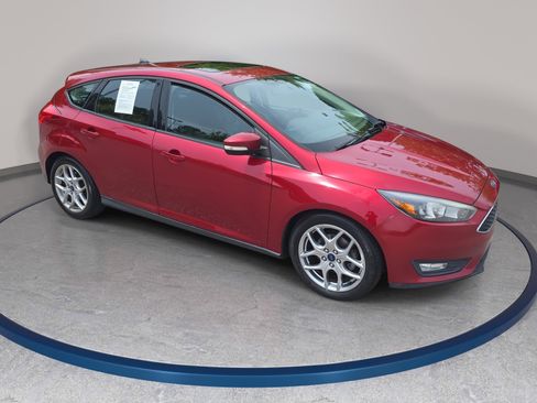 Used 2015 Ford Focus SE w/ Equipment Group 201A FWD image 3