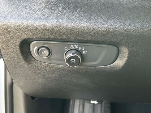 Used 2023 Chevrolet Traverse LT image 21