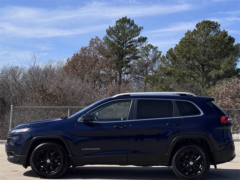 Used 2016 Jeep Cherokee Latitude w/ Cold Weather Group image 3