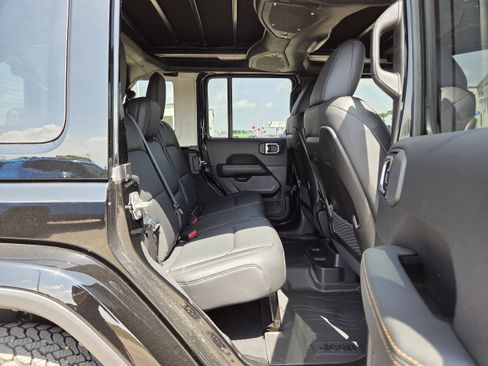 New 2026 Jeep Wrangler Unlimited Sahara AWD/4WD image 17