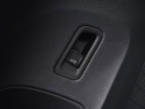 New 2026 Volkswagen Atlas Cross Sport SE image 9