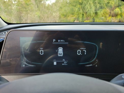 Used 2023 Kia Sportage EX image 32