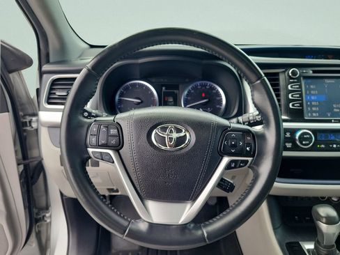 Used 2019 Toyota Highlander XLE image 15