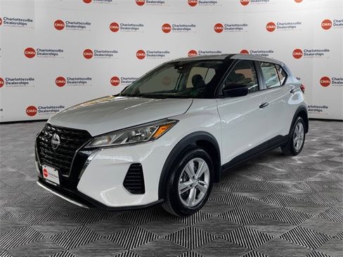 New 2025 Nissan Kicks Play S image 1