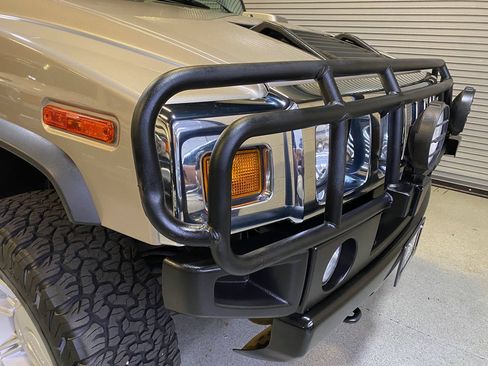 Used 2004 HUMMER H2 w/ Preferred Equipment Group AWD/4WD image 19