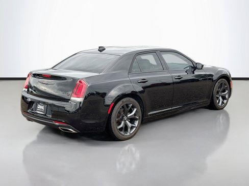 Used 2022 Chrysler 300 S w/ Comfort Group RWD image 12