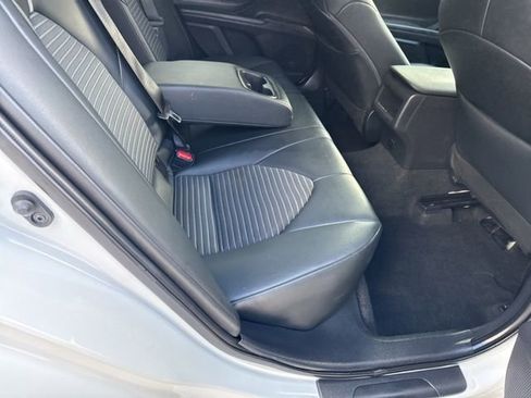 Used 2022 Toyota Camry SE image 15