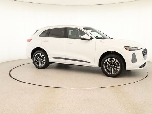 New 2025 Audi Q5 Premium image 9