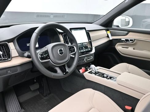 New 2026 Volvo XC90 B6 Plus w/ Protection Package Premier AWD/4WD image 7