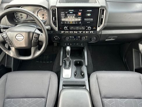 Used 2025 Nissan Frontier SV w/ SV Convenience Package AWD/4WD image 3