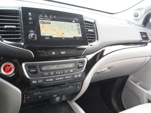 Used 2019 Honda Pilot Touring image 19
