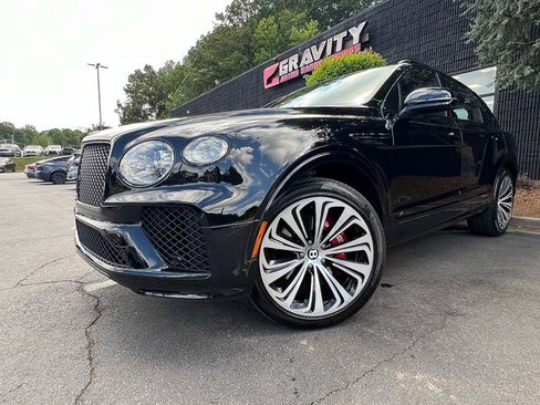 Used 2023 Bentley Bentayga image 2