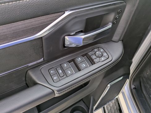 New 2026 RAM 2500 Laramie AWD/4WD image 13