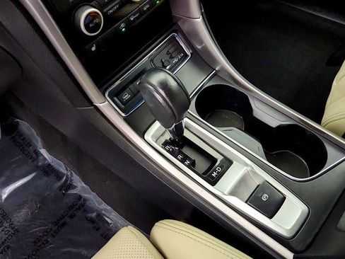Used 2019 Subaru Ascent Limited AWD/4WD image 16