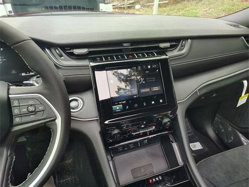 New 2025 Jeep Grand Cherokee Altitude w/ Trailer Tow Package image 22