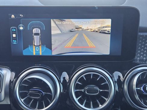 Certified 2025 Mercedes-Benz GLB 250 4MATIC image 18