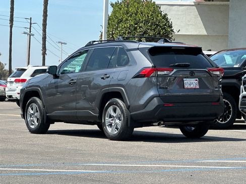 Used 2025 Toyota RAV4 LE AWD/4WD image 3