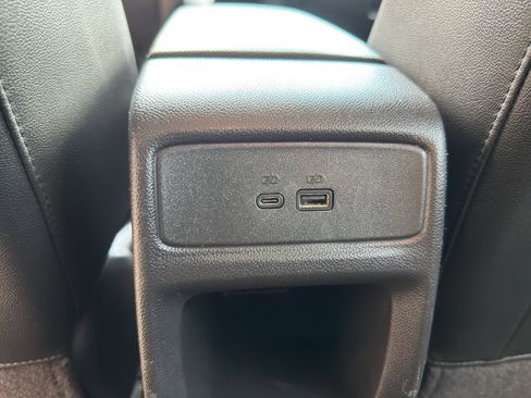 Used 2025 Chevrolet Trax LT FWD image 32