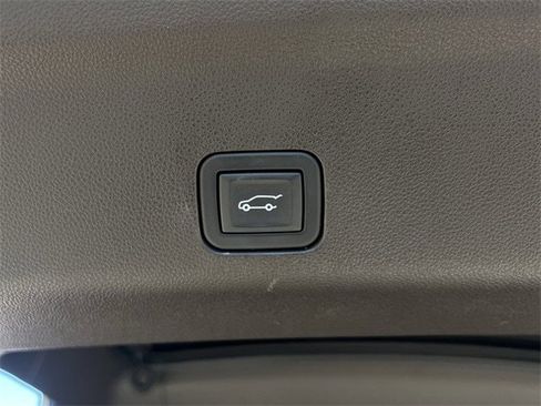 Used 2023 GMC Yukon XL Denali image 36