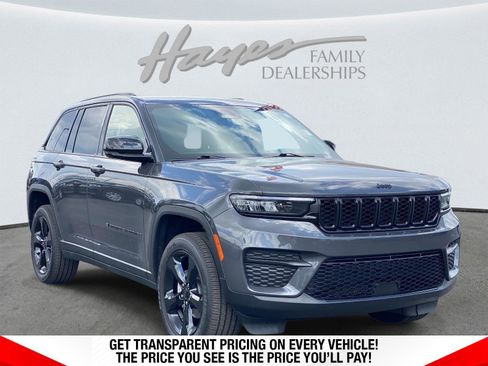 Used 2025 Jeep Grand Cherokee Altitude AWD/4WD image 1