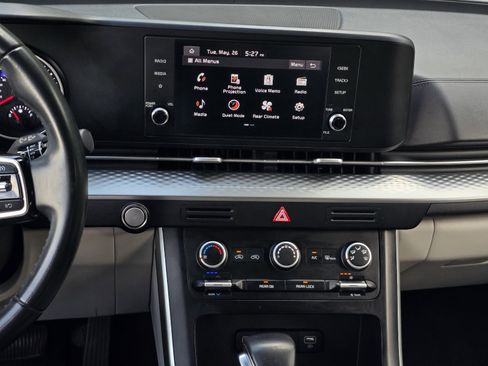 Used 2023 Kia Carnival LX FWD image 16