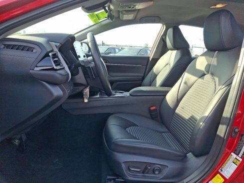 Used 2022 Toyota Camry SE image 14