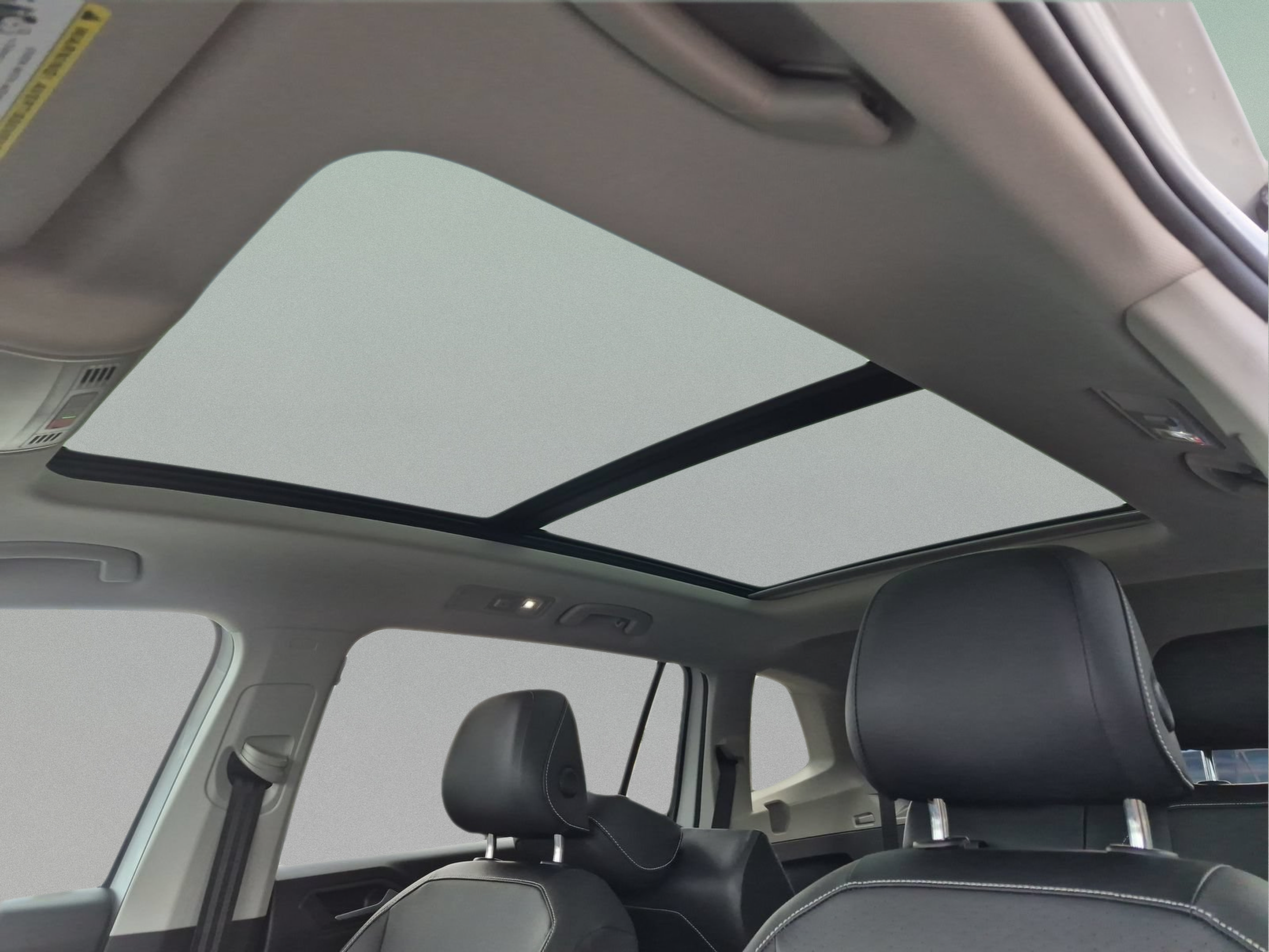 Used 2021 Volkswagen Tiguan SE w/ Panoramic Sunroof Package FWD image 29