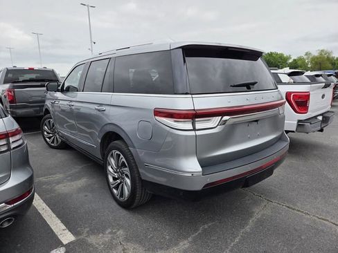 Used 2023 Lincoln Navigator Reserve AWD/4WD image 4