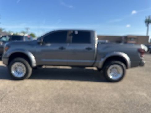 Used 2018 Nissan Titan SV w/ SV Convenience Package image 7