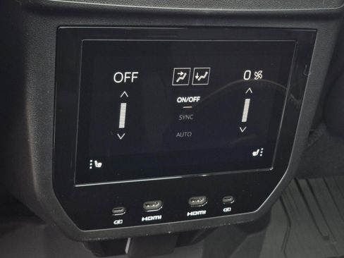 New 2026 GMC Yukon Denali Ultimate w/ LPO, Floor Liner Package AWD/4WD image 15