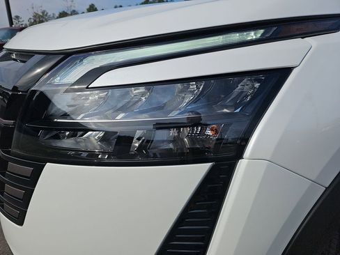 New 2026 Nissan Pathfinder Platinum FWD image 35