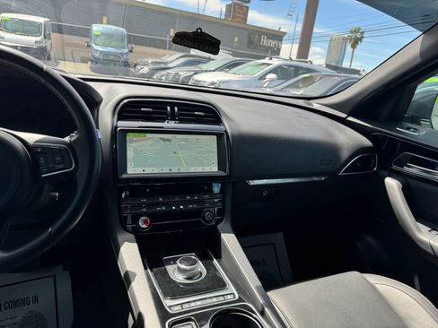 Used 2017 Jaguar F-PACE Prestige image 22
