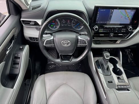 Used 2021 Toyota Highlander Platinum image 18
