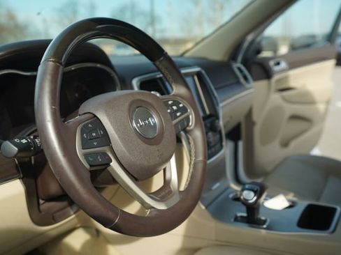 Used 2015 Jeep Grand Cherokee Overland w/ Trailer Tow Group IV image 28