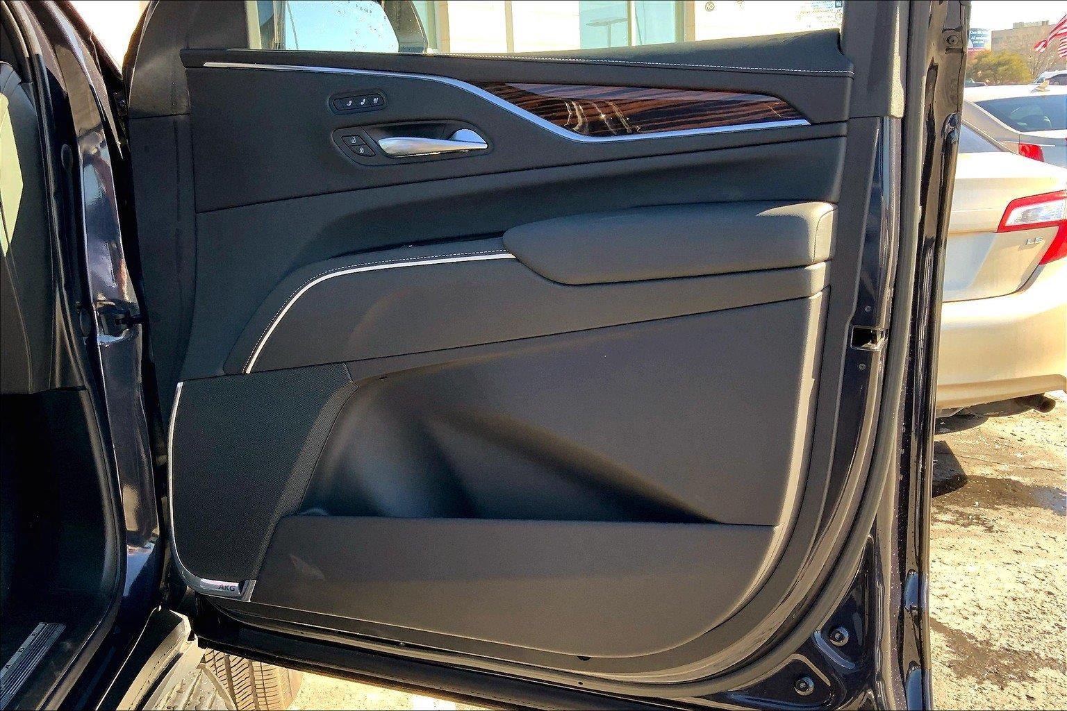 Used 2022 Cadillac Escalade Premium Luxury AWD/4WD image 25