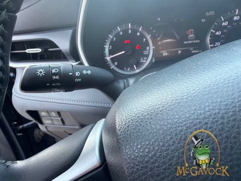 Used 2023 Toyota Highlander XSE FWD image 19