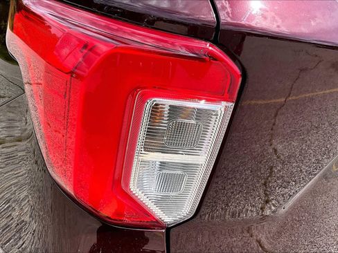 Certified 2022 Ford Explorer Limited w/ Equipment Group 301A AWD/4WD image 28