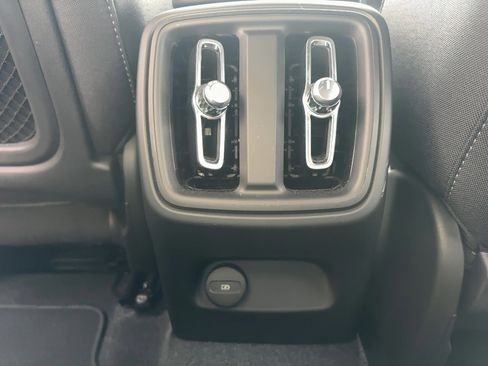 Used 2024 Volvo XC40 B5 Core image 13
