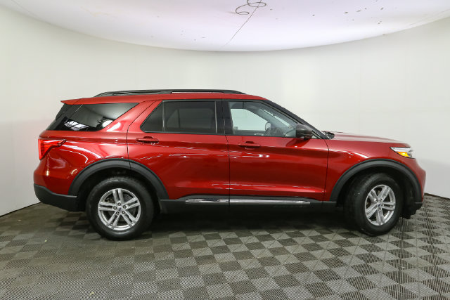 Used 2023 Ford Explorer XLT w/ Equipment Group 202A AWD/4WD image 14