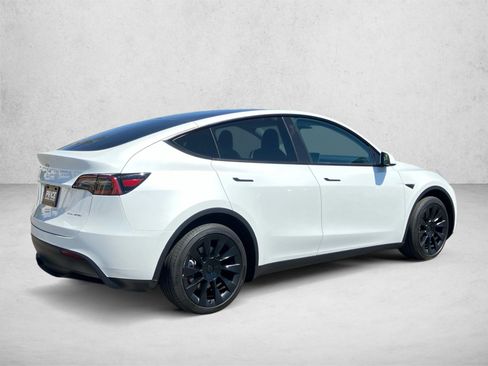Used 2023 Tesla Model Y Long Range AWD/4WD image 5
