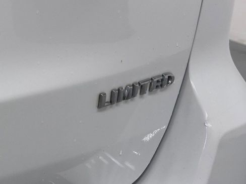 Used 2021 Jeep Grand Cherokee Limited image 7