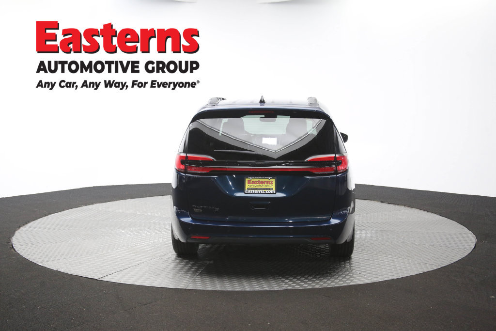 Used 2023 Chrysler Pacifica Touring-L w/ S Appearance Package FWD image 39