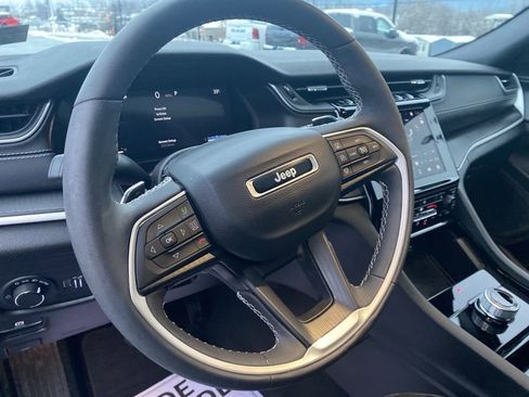 Used 2023 Jeep Grand Cherokee L Laredo image 30