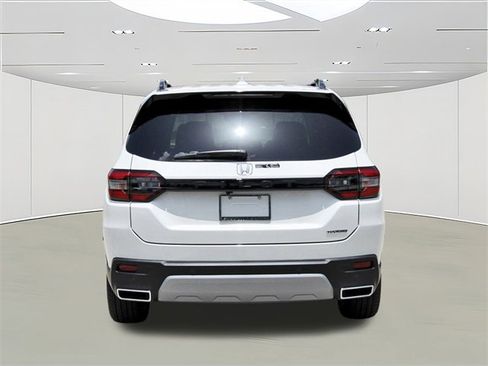 New 2025 Honda Pilot Touring image 4